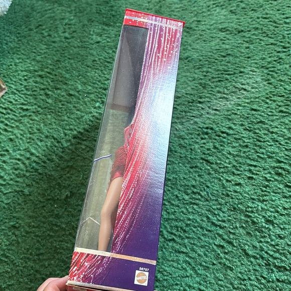 NIB. NWOT. Barbie diva collection. Red hot. Collectors item. - Picture 4 of 6